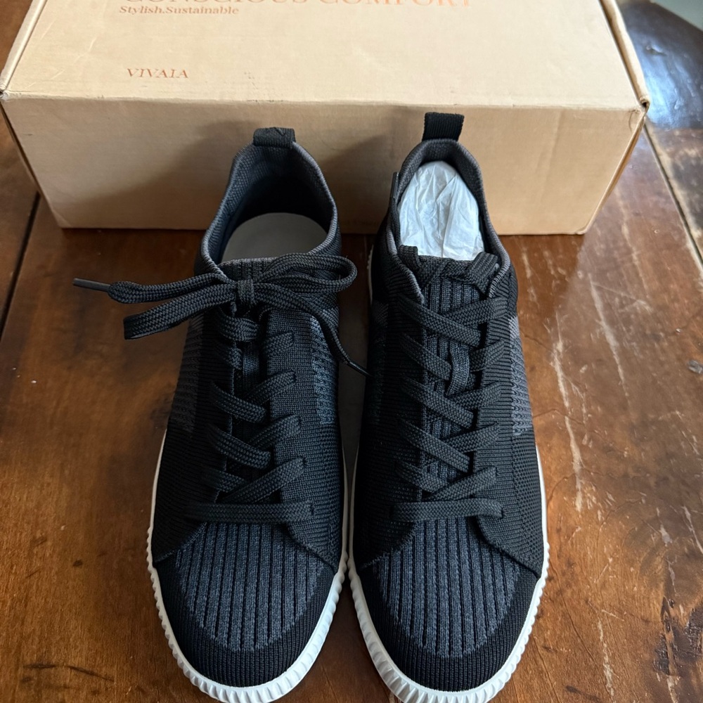 Vivaia sneakers